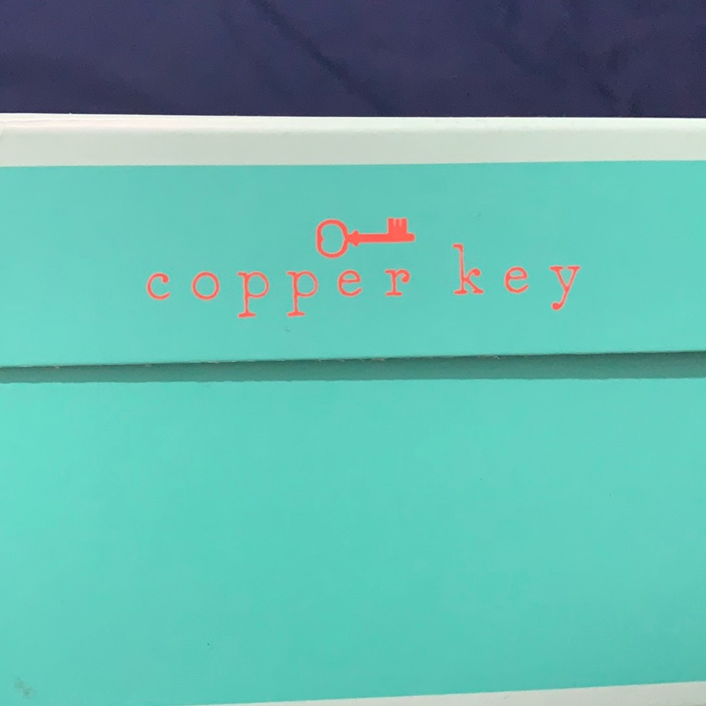 Girls Copper Key snow boots in pink with white hearts.